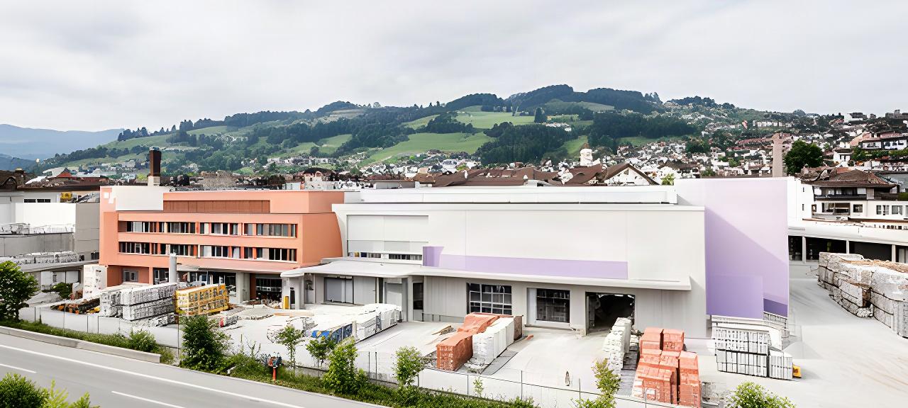 Firmenzentrale und Produktionsstätte von Rote Pfau Stoffe an der Holenackerstrasse in Bern
